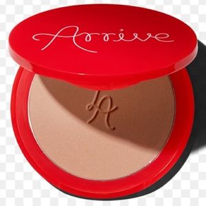 Arrive Bronzer in light/medium